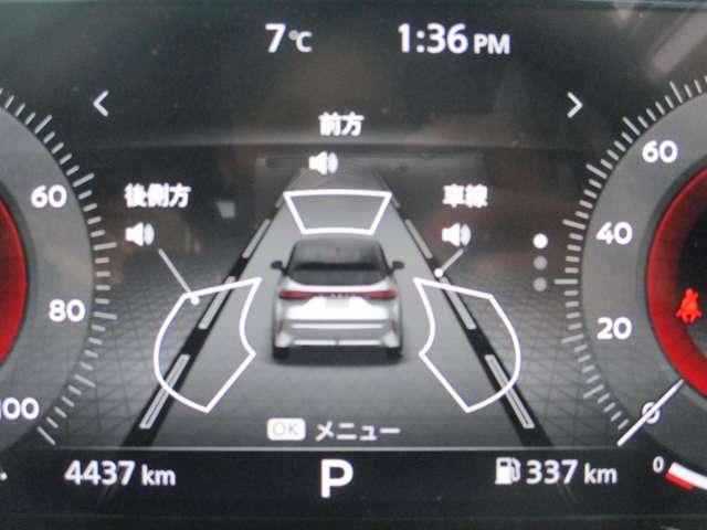 �ԗ��̊e��ݒ�̓X�e�A�����O�X�C�b�`�Ŗڐ������炳������ł��܂��B