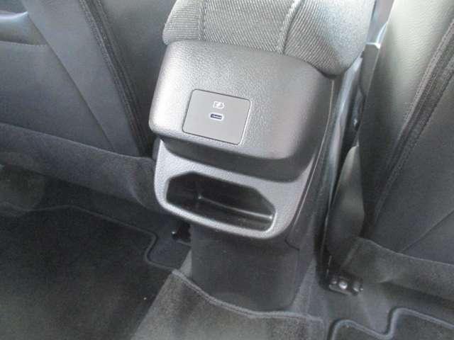 ���i�g���̏����ނ����[�ł���֗��Ȏ��[�X�y�[�X����������p�ӂ���Ă��܂�