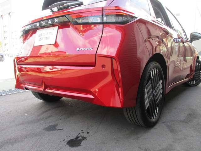 �O��ɏ�Q���\�i�[���������܂��B����̍ۂɂً͋}�u���[�L���쓮�����A��Q���Ƃ̏Փ˂�����܂��͏Փˎ��̔�Q���y�����܂��B