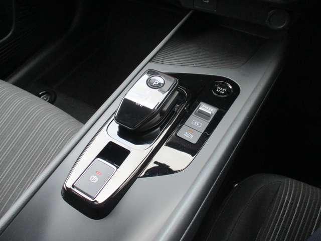 ノート １．２　Ｘ　サイド・カーテンエアバック　衝突被害軽減ブレーキ　踏み間違い防止　純正ディーラーナビ　純正ドライブレコーダー　ＬＥＤヘッドライト　ＥＴＣ　ハイビームアシスト　車線逸脱警報（11枚目）