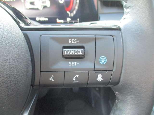 ���v���p�C���b�g���^�]�x���̐��ҁI�������H�ł̒P���ȏa�ؑ��s�ƒ����Ԃ̏��q���s�̂Q�̃V�[���ŁA�h���C�o�[�ɑ����ăA�N�Z���A�u���[�L�A�X�e�A�����O�������Ő��䂵�Ă���܂��I