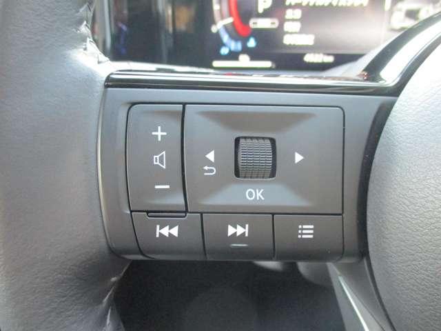 �茳�ŃI�[�f�B�I����ł��܂��B�I�[�f�B�I�̖{�̂̃p�l���𑀍삷��Ƃǂ����Ă����j�^�[�Ɏw��Ȃǂ��t���Č��\�C�ɂȂ�܂��񂩁H�茳�̃X�C�b�`�ő��삷��Ή�ʂ��������ƂȂ�����ł��܂���B