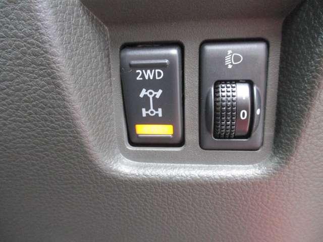 �K�v���ɃX�C�b�`����Ō�ւ����[�^�[�쓮����u��-�S�v�c�v�V�X�e�����̗p���A���i�E�ᓹ�Ȃǂ̒ᑬ���s���A�V�X�g�Ă���܂��B�ʏ�͔R��ɗD�ꂽ�e�e�i�O�֋쓮�j�Ƃ��ċ@�\���܂��B