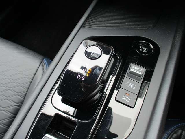 ノート １．２　ＡＵＴＥＣＨ　日産純正メモリーナビ　プロパイロット　ハイビームアシスト　踏み間違い衝突防止　ＬＫＡＳ　レーダークルーズコントロール　Ｂモニター　フルセグ　シートヒータ　ＬＥＤヘッドライト　スマートキー　記録簿（15枚目）