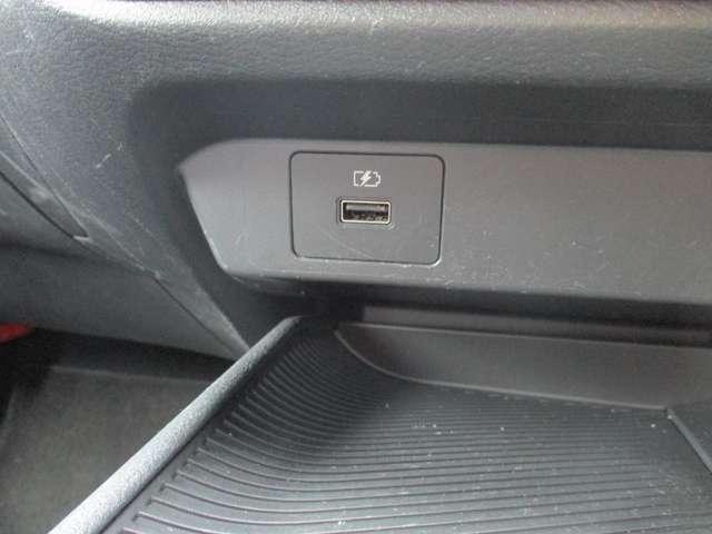 ノート １．２　ＡＵＴＥＣＨ　日産純正メモリーナビ　プロパイロット　ハイビームアシスト　踏み間違い衝突防止　ＬＫＡＳ　レーダークルーズコントロール　Ｂモニター　フルセグ　シートヒータ　ＬＥＤヘッドライト　スマートキー　記録簿（18枚目）