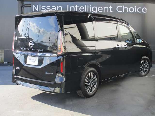 セレナ １．４　ｅ－ＰＯＷＥＲ　ハイウェイスターＶ　日産純正メーカーナビ　誤発進抑制　地デジ　フルオートエアコン　ＡＢＳ　展示試乗車　バックモニター　ＬＤＰ　追従クルーズ　サイドカメラ　３列シート　ナビＴＶ　アルミホイール　ドライブレコーダ　記録簿（4枚目）