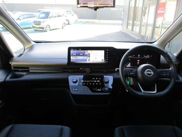 セレナ １．４　ｅ－ＰＯＷＥＲ　ハイウェイスターＶ　日産純正メーカーナビ　誤発進抑制　地デジ　フルオートエアコン　ＡＢＳ　展示試乗車　バックモニター　ＬＤＰ　追従クルーズ　サイドカメラ　３列シート　ナビＴＶ　アルミホイール　ドライブレコーダ　記録簿（5枚目）