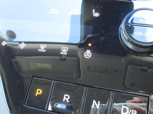 セレナ １．４　ｅ－ＰＯＷＥＲ　ハイウェイスターＶ　日産純正メーカーナビ　誤発進抑制　地デジ　フルオートエアコン　ＡＢＳ　展示試乗車　バックモニター　ＬＤＰ　追従クルーズ　サイドカメラ　３列シート　ナビＴＶ　アルミホイール　ドライブレコーダ　記録簿（17枚目）