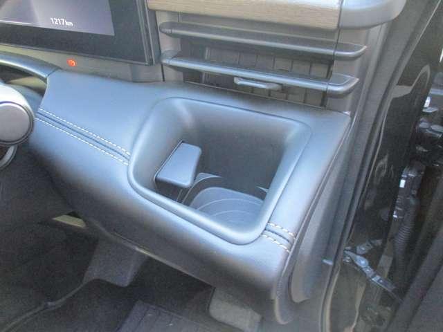 セレナ １．４　ｅ－ＰＯＷＥＲ　ハイウェイスターＶ　日産純正メーカーナビ　誤発進抑制　地デジ　フルオートエアコン　ＡＢＳ　展示試乗車　バックモニター　ＬＤＰ　追従クルーズ　サイドカメラ　３列シート　ナビＴＶ　アルミホイール　ドライブレコーダ　記録簿（33枚目）