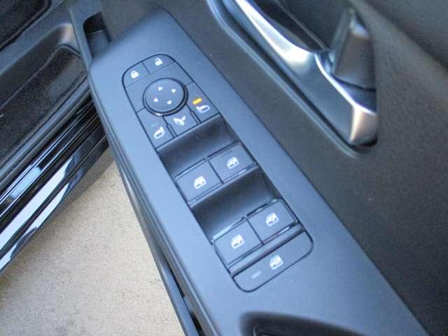 セレナ １．４　ｅ－ＰＯＷＥＲ　ハイウェイスターＶ　日産純正メーカーナビ　誤発進抑制　地デジ　フルオートエアコン　ＡＢＳ　展示試乗車　バックモニター　ＬＤＰ　追従クルーズ　サイドカメラ　３列シート　ナビＴＶ　アルミホイール　ドライブレコーダ　記録簿（37枚目）