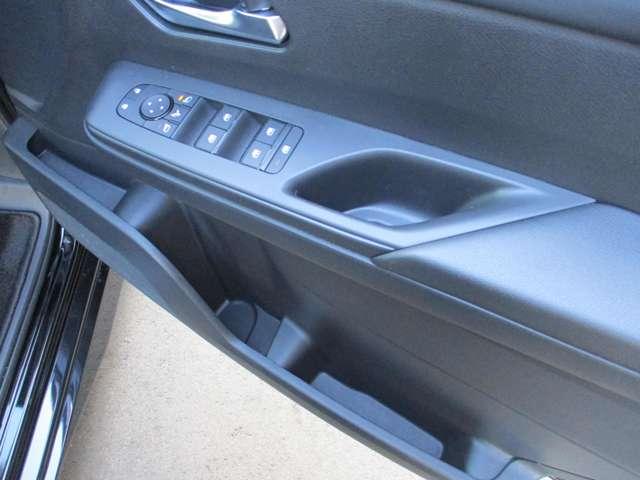 セレナ １．４　ｅ－ＰＯＷＥＲ　ハイウェイスターＶ　日産純正メーカーナビ　誤発進抑制　地デジ　フルオートエアコン　ＡＢＳ　展示試乗車　バックモニター　ＬＤＰ　追従クルーズ　サイドカメラ　３列シート　ナビＴＶ　アルミホイール　ドライブレコーダ　記録簿（38枚目）