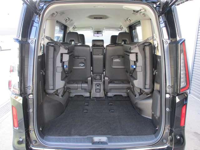 セレナ １．４　ｅ－ＰＯＷＥＲ　ハイウェイスターＶ　日産純正メーカーナビ　誤発進抑制　地デジ　フルオートエアコン　ＡＢＳ　展示試乗車　バックモニター　ＬＤＰ　追従クルーズ　サイドカメラ　３列シート　ナビＴＶ　アルミホイール　ドライブレコーダ　記録簿（47枚目）