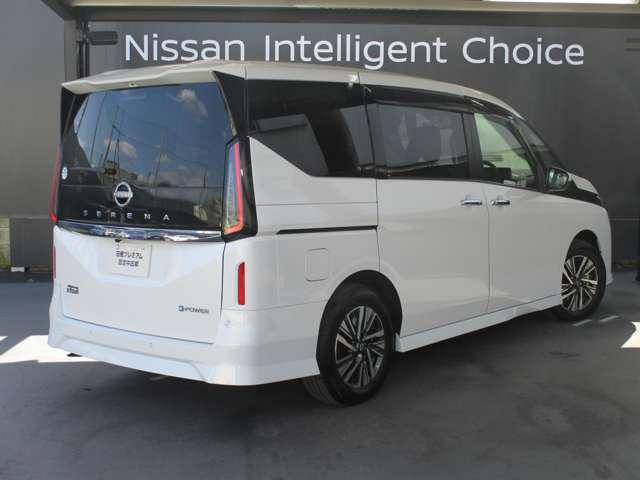セレナ １．４　ｅ－ＰＯＷＥＲ　ハイウェイスターＶ　日産純正メーカーナビ　誤発進抑制　地デジ　フルオートエアコン　ＡＢＳ　展示試乗車　バックモニター　ＬＤＰ　追従クルーズ　サイドカメラ　３列シート　ナビＴＶ　アルミホイール　ドライブレコーダ　記録簿（4枚目）