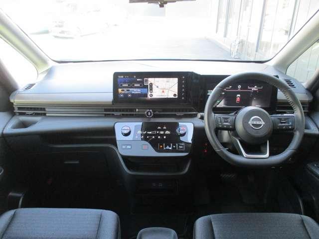 セレナ １．４　ｅ－ＰＯＷＥＲ　ハイウェイスターＶ　日産純正メーカーナビ　誤発進抑制　地デジ　フルオートエアコン　ＡＢＳ　展示試乗車　バックモニター　ＬＤＰ　追従クルーズ　サイドカメラ　３列シート　ナビＴＶ　アルミホイール　ドライブレコーダ　記録簿（5枚目）