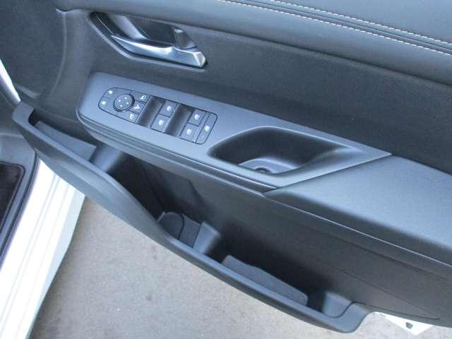 セレナ １．４　ｅ－ＰＯＷＥＲ　ハイウェイスターＶ　日産純正メーカーナビ　誤発進抑制　地デジ　フルオートエアコン　ＡＢＳ　展示試乗車　バックモニター　ＬＤＰ　追従クルーズ　サイドカメラ　３列シート　ナビＴＶ　アルミホイール　ドライブレコーダ　記録簿（30枚目）