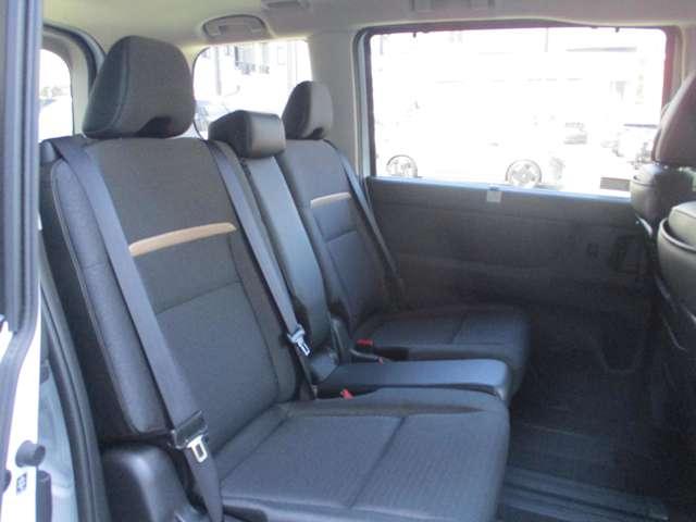 セレナ １．４　ｅ－ＰＯＷＥＲ　ハイウェイスターＶ　日産純正メーカーナビ　誤発進抑制　地デジ　フルオートエアコン　ＡＢＳ　展示試乗車　バックモニター　ＬＤＰ　追従クルーズ　サイドカメラ　３列シート　ナビＴＶ　アルミホイール　ドライブレコーダ　記録簿（41枚目）