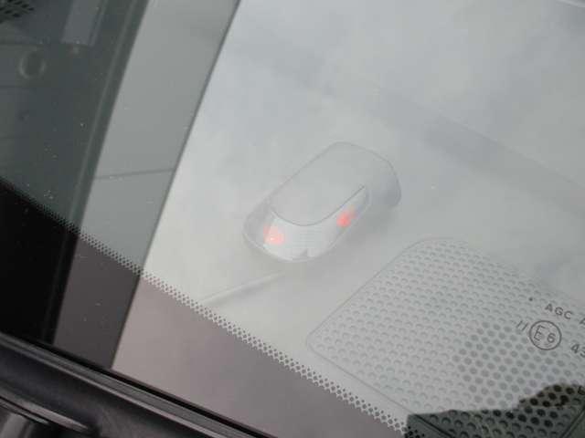 ����ɂ��܂�X�y�[�X���Ȃ����ɕ֗��ȃf���A���o�b�N�h�A�B�㔼���������J���̂łƂ��Ă��֗��ł���B