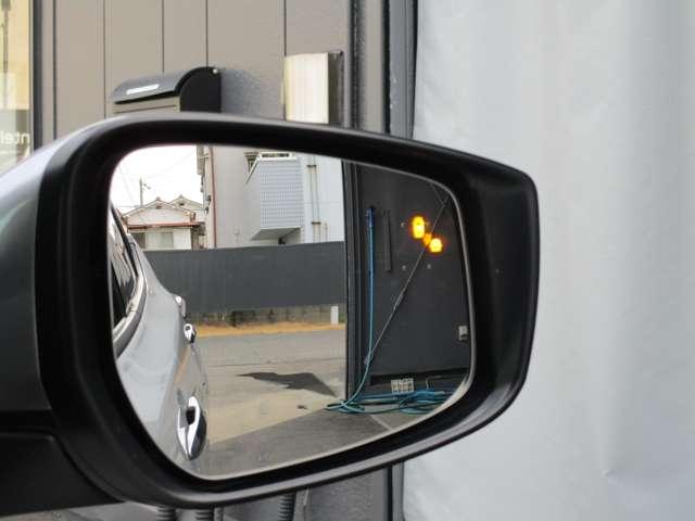 �㑤������ڋ߂���ԗ������m���I�����W�F�ɓ_�����Ēm�点�Ă���܂��B