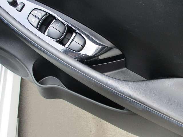 �y�b�g�{�g���z���_�[�̂���h�A�|�P�b�g���g������ǂ��֗��ł��B