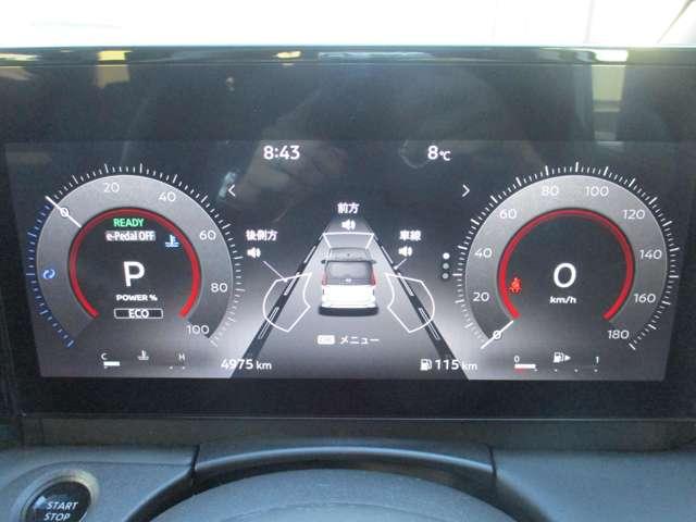 �ԗ��̊e��ݒ�̓X�e�A�����O�X�C�b�`�Ŗڐ������炳������ł��܂��B