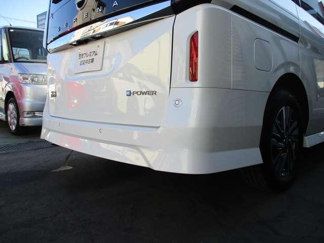 �O��ɏ�Q���\�i�[���������܂��B����̍ۂɂ͌x�񉹂ƃi�r��ʂŒ��ӂ𑣂��A�ً}�u���[�L���쓮�����A��Q���Ƃ̏Փ˂�����܂��͏Փˎ��̔�Q���y�����܂��B