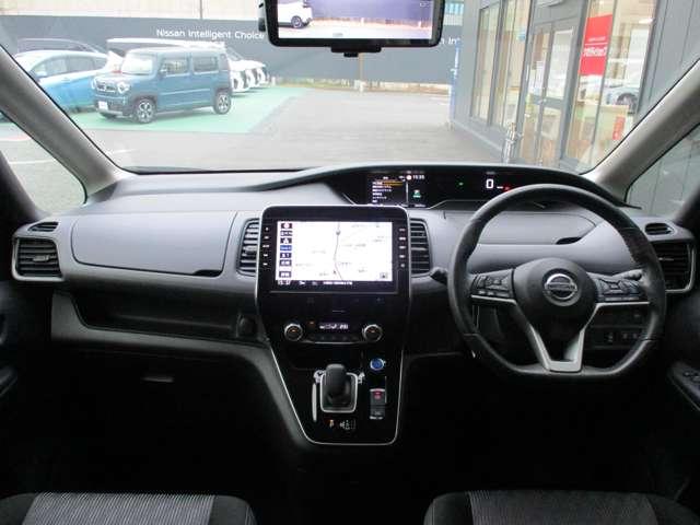 セレナ １．２　ｅ－ＰＯＷＥＲ　ハイウェイスター　Ｖ　日産純正メモリーナビ　プロパイロット　キーレスエントリ　レーダークルーズＣ　衝突軽減ブレーキシステム　スマートキーＰスタート　３列シート　車線逸脱　ＬＥＤヘッドライト　ＥＴＣ　ウォークスルー　ＡＷ（5枚目）