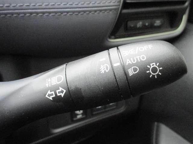 セレナ １．２　ｅ－ＰＯＷＥＲ　ハイウェイスター　Ｖ　日産純正メモリーナビ　プロパイロット　キーレスエントリ　レーダークルーズＣ　衝突軽減ブレーキシステム　スマートキーＰスタート　３列シート　車線逸脱　ＬＥＤヘッドライト　ＥＴＣ　ウォークスルー　ＡＷ（17枚目）