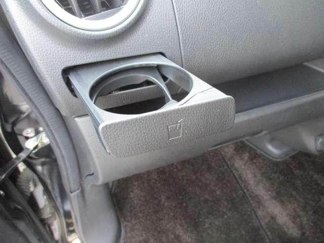 �茳�ŃI�[�f�B�I����ł��܂��B�I�[�f�B�I�̖{�̂̃p�l���𑀍삷��Ƃǂ����Ă����j�^�[�Ɏw��Ȃǂ��t���Č��\�C�ɂȂ�܂��񂩁H�茳�̃X�C�b�`�ő��삷��Ή�ʂ��������ƂȂ�����ł��܂���B