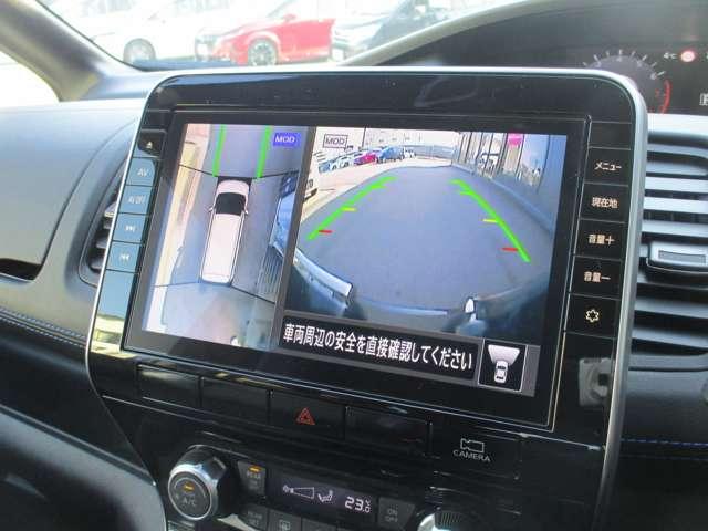 ���Ԃ�^�ォ�猩���낷�悤�ɉf���o���̂Ŏ��͂̏󋵂�������A���E���h�r���[���j�^�[���ځB�t�����g�J�����Ƃ��Ă��g�p�ł��܂��B�Ԍɓ���Ȃǋ��Ȑl�̗���ɂȂ鏕���l�ł��B