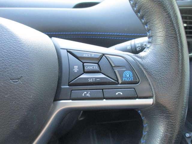 ���v���p�C���b�g���^�]�x���̐��ҁI�������H�ł̒P���ȏa�ؑ��s�ƒ����Ԃ̏��q���s�̂Q�̃V�[���ŁA�h���C�o�[�ɑ����ăA�N�Z���A�u���[�L�A�X�e�A�����O�������Ő��䂵�Ă���܂��I