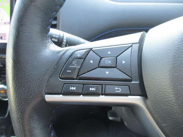 �茳�ŃI�[�f�B�I����ł��܂��B�I�[�f�B�I�̖{�̂̃p�l���𑀍삷��Ƃǂ����Ă����j�^�[�Ɏw��Ȃǂ��t���Č��\�C�ɂȂ�܂��񂩁H�茳�̃X�C�b�`�ő��삷��Ή�ʂ��������ƂȂ�����ł��܂���B