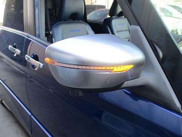 �Ό��Ԃ���̎��F�����悭�X�^�C���b�V���ȃE�B���J�[�h�A�~���[