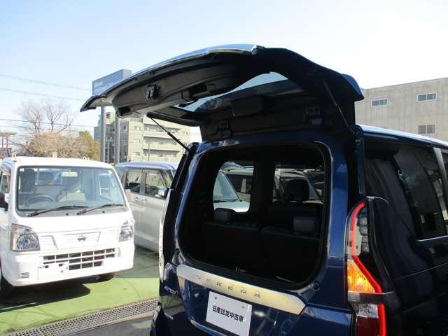 ����ɂ��܂�X�y�[�X���Ȃ����ɕ֗��ȃf���A���o�b�N�h�A�B�㔼���������J���̂łƂ��Ă��֗��ł���B