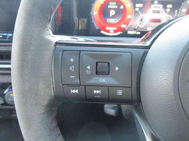 �茳�ŃI�[�f�B�I����ł��܂��B�I�[�f�B�I�̖{�̂̃p�l���𑀍삷��Ƃǂ����Ă����j�^�[�Ɏw��Ȃǂ��t���Č��\�C�ɂȂ�܂��񂩁H�茳�̃X�C�b�`�ő��삷��Ή�ʂ��������ƂȂ�����ł��܂���B