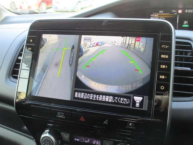 �����j�^�[���r���g�C�������@�f�B�X�v���C�t�����[���~���[�f���́A�X�C�b�`����ɂ��A�u�g�b�v�r���[�v�u�t�����g�r���[�v�u�T�C�h�u���C���h�r���[�v��؂�ւ����\�ł��B