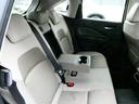後席にはドリンクホルダーのあるアームレストがありますのでロングドライブも快適です