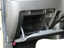 たっぷり収納できる2段式のグローブボックスが使い勝手良いです