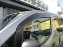 前席ドアにはバイザーもありますので雨天時のちょっとした換気もできますよ