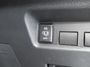 後席のスライドドアは運転席から指一本で開閉可能です。さらに外からは足で開閉できるオートハンズフリースライドドア付きなので両手がふさがっていても大丈夫です。