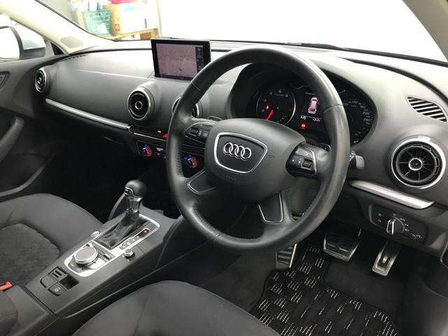 Ａ３ スポーツバック１．４ＴＦＳＩ　スポーツバック１．４ＴＦＳＩ（５名）Ｗエアバック　ＡＢＳ　横滑り防止　純正ナビ　Ｂｌｕｅｔｏｏｔｈ　　バックカメラ　クルーズコントロール　アイドリングストップ　電動パーキングブレーキ（6枚目）