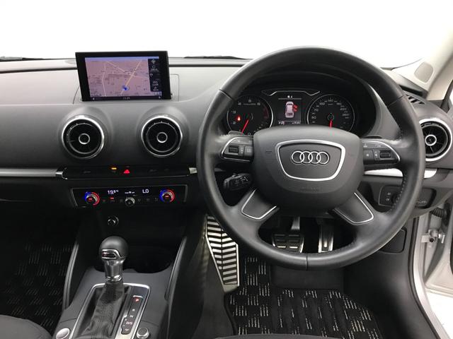 Ａ３ スポーツバック１．４ＴＦＳＩ　スポーツバック１．４ＴＦＳＩ（５名）Ｗエアバック　ＡＢＳ　横滑り防止　純正ナビ　Ｂｌｕｅｔｏｏｔｈ　　バックカメラ　クルーズコントロール　アイドリングストップ　電動パーキングブレーキ（7枚目）