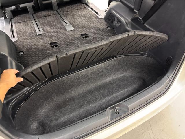 ヴォクシー ＺＳ　禁煙車　８人乗り　両側パワースライド　リアフリップダウンモニター　ＳＤナビ　フルセグＴＶ　Ｂｌｕｅｔｏｏｔｈオーディオ　ＤＶＤ　バックカメラ　プッシュスタート　スマートキー　ＨＩＤヘッドライト（15枚目）