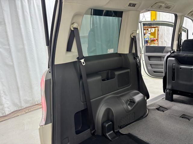 ステップワゴン G Lパッケージ 禁煙車 両側パワースライドドア HDDナビ フルセグTV バックカメラ 18インチアルミ サードシート収納 HIDヘッドライト フォグ スマートキー スペアキー(17枚目)