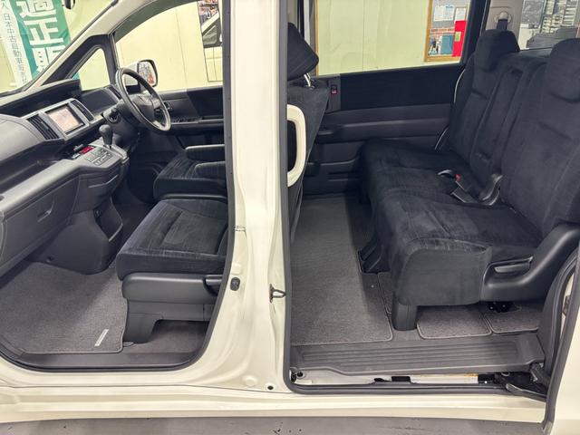 ステップワゴン G Lパッケージ 禁煙車 両側パワースライドドア HDDナビ フルセグTV バックカメラ 18インチアルミ サードシート収納 HIDヘッドライト フォグ スマートキー スペアキー(68枚目)