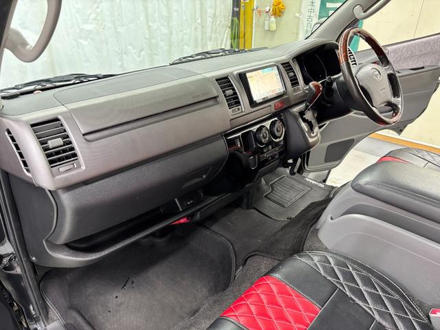 ハイエースバン ロングスーパーＧＬ　禁煙車　シートカバー　クラリオンナビ　フルセグＴＶ　Ｂｌｕｅｔｏｏｔｈオーディオ　ＤＶＤ　ＥＴＣ　ＬＥＤヘッドライト　アルミホイル　ＡＣ１００Ｖ電源　Ｗエアバッグ（5枚目）