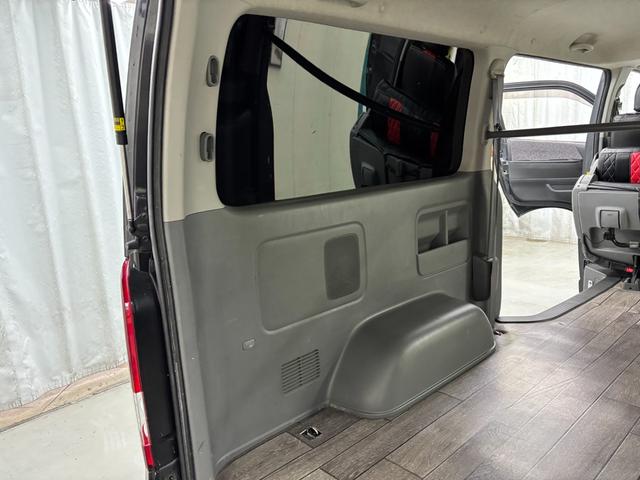 ハイエースバン ロングスーパーＧＬ　禁煙車　シートカバー　クラリオンナビ　フルセグＴＶ　Ｂｌｕｅｔｏｏｔｈオーディオ　ＤＶＤ　ＥＴＣ　ＬＥＤヘッドライト　アルミホイル　ＡＣ１００Ｖ電源　Ｗエアバッグ（13枚目）