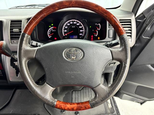 ハイエースバン ロングスーパーＧＬ　禁煙車　シートカバー　クラリオンナビ　フルセグＴＶ　Ｂｌｕｅｔｏｏｔｈオーディオ　ＤＶＤ　ＥＴＣ　ＬＥＤヘッドライト　アルミホイル　ＡＣ１００Ｖ電源　Ｗエアバッグ（28枚目）