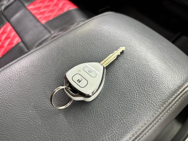ハイエースバン ロングスーパーＧＬ　禁煙車　シートカバー　クラリオンナビ　フルセグＴＶ　Ｂｌｕｅｔｏｏｔｈオーディオ　ＤＶＤ　ＥＴＣ　ＬＥＤヘッドライト　アルミホイル　ＡＣ１００Ｖ電源　Ｗエアバッグ（31枚目）