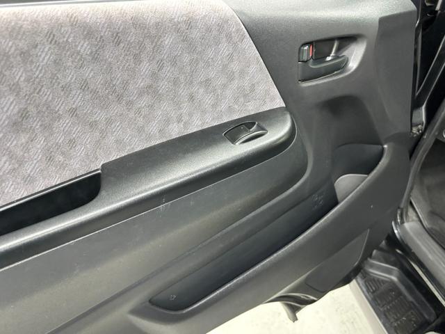 ハイエースバン ロングスーパーＧＬ　禁煙車　シートカバー　クラリオンナビ　フルセグＴＶ　Ｂｌｕｅｔｏｏｔｈオーディオ　ＤＶＤ　ＥＴＣ　ＬＥＤヘッドライト　アルミホイル　ＡＣ１００Ｖ電源　Ｗエアバッグ（70枚目）