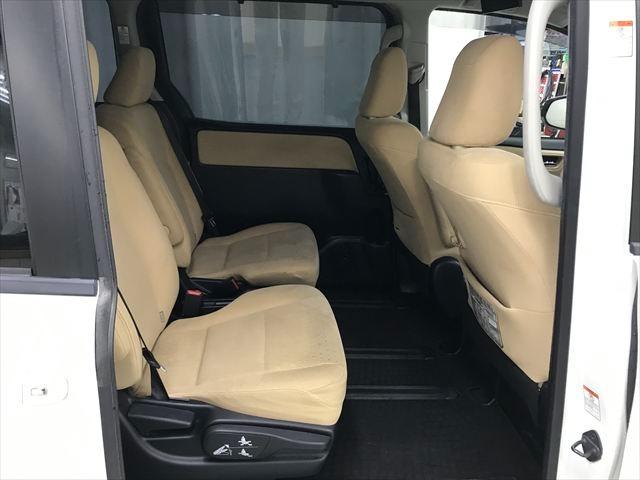 ノア ハイブリッドＧ　モデリスタフルエアロ　ＴＥＩＮ車高調　１８インチアルミ　両側パワスラ　純正フルセグＴＶ　フリップダウンモニター　バックカメラ　ＢＴオーディオ　スマートキーＸ２　シートヒーター　置くだけ充電　ＥＴＣ（10枚目）